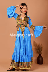 Kimono cruzado de seda con volantes