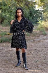 Mini-robe noire à paillettes pour femmes