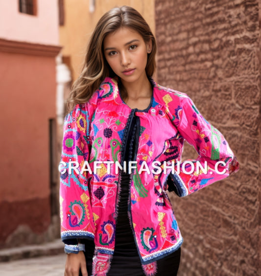 Chaqueta rosa con bordado Kutch