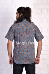 Camisa de hombre con estampado de bloques