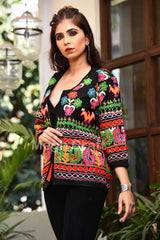 Chaqueta negra con bordado bohemio