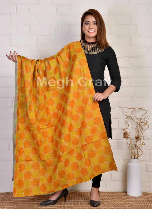 Dupatta hecha a mano de Kantha