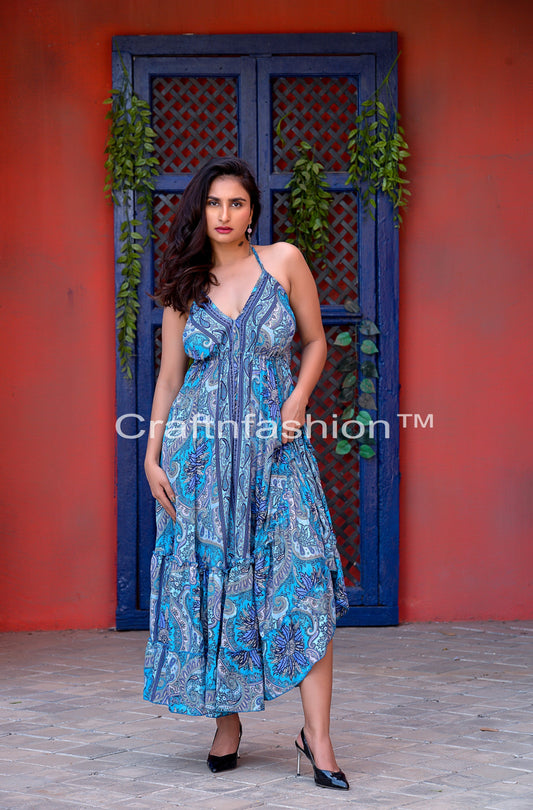 Vestido largo de seda azul bohemio