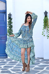 Robe bleue du festival Hippi