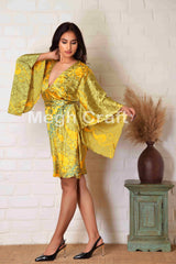 Mini-robe bohème en soie jaune