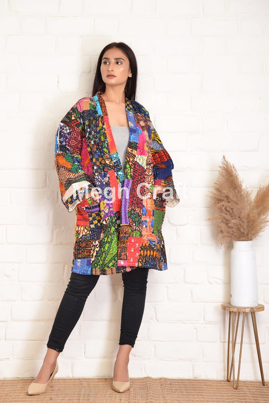 Kimono corto con estampado de patchwork Kantha