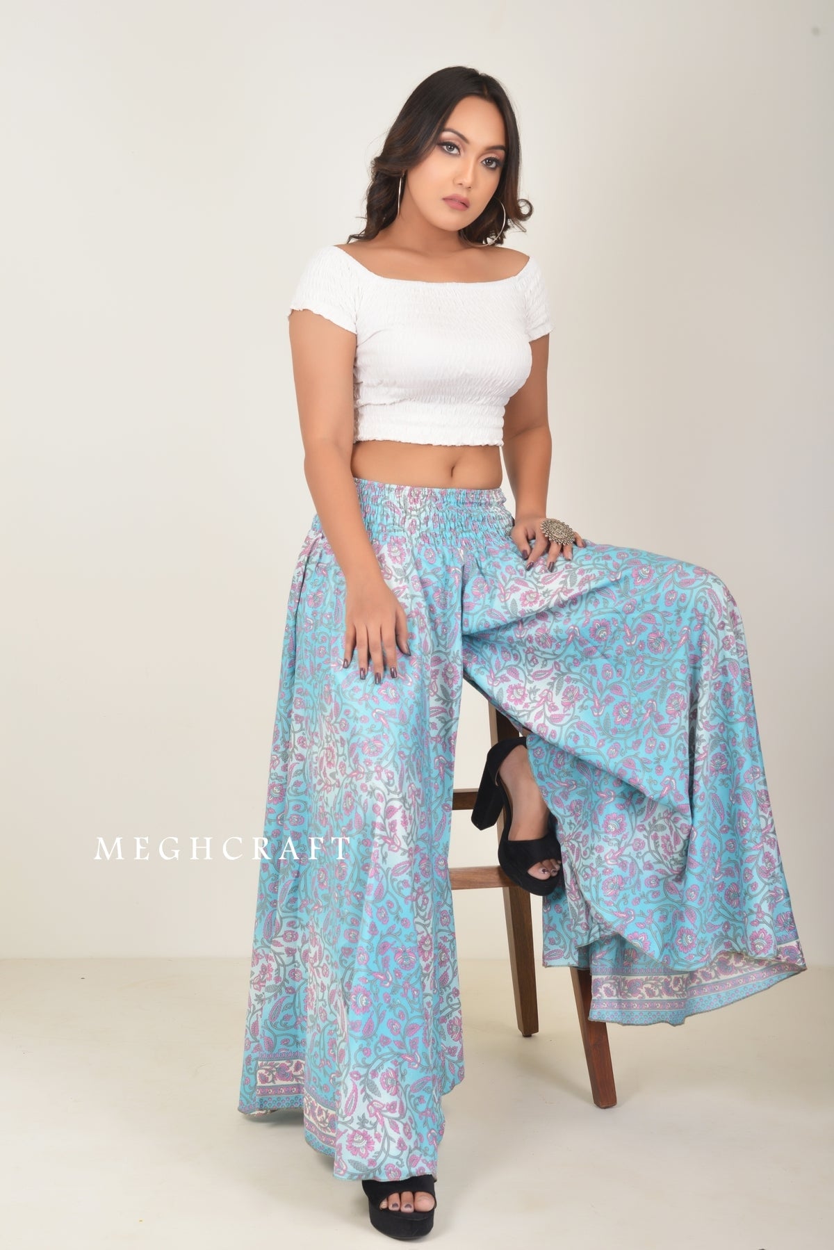 Pantalón de pierna ancha con estampado floral