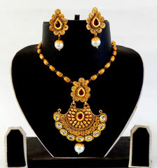 Designer Kundan Pendant Set