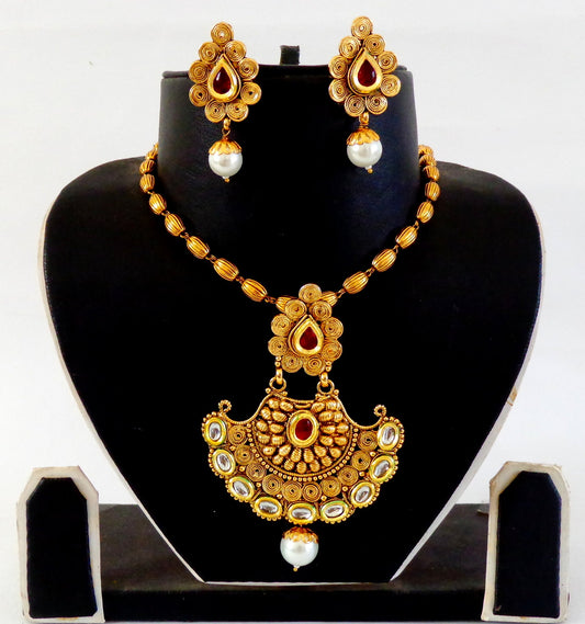 Designer Kundan Pendant Set