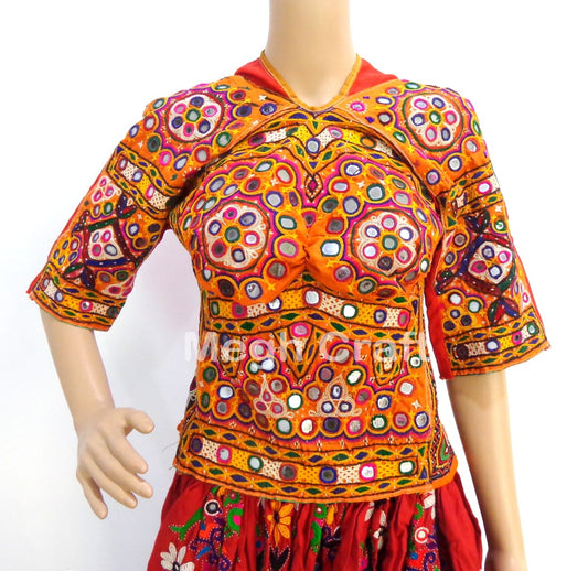 Blusa tradicional bordada Kutch