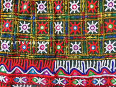 Blusa con bordado tribal gujarati