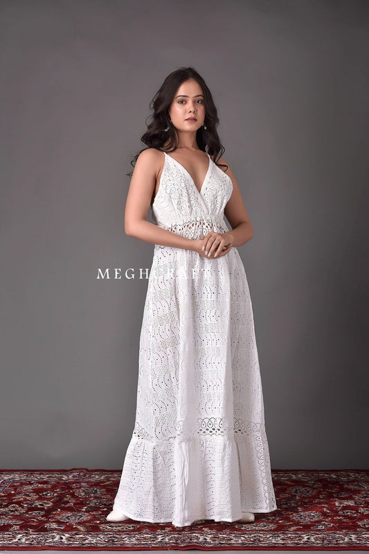 Robe longue dos nu Schiffli blanche