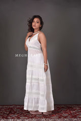 Robe longue smockée Schiffli blanche