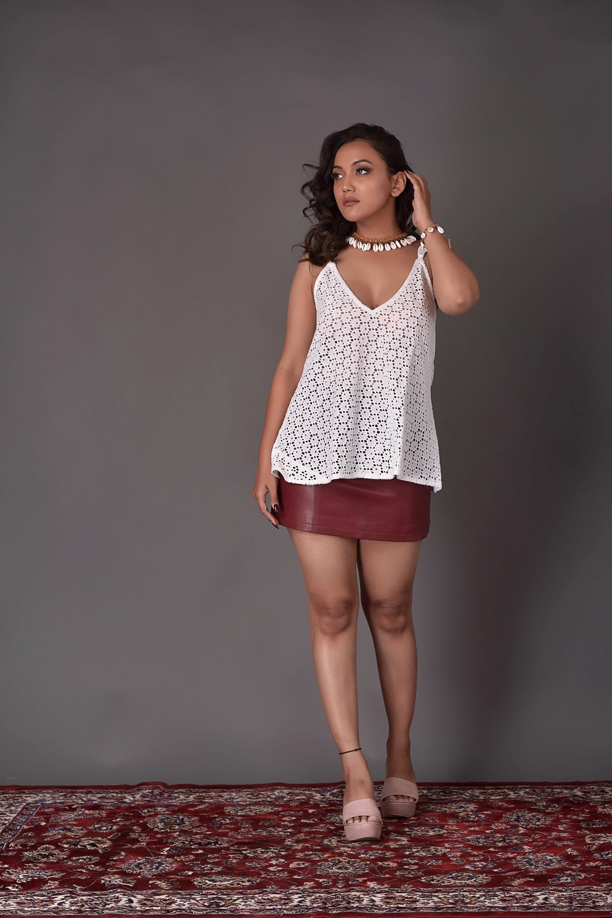 Top estilo espagueti blanco