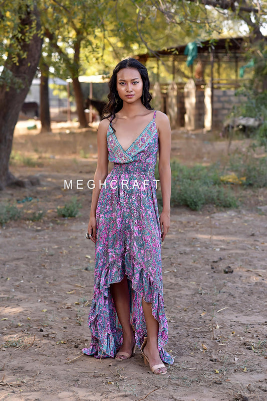 Vestido con tirantes finos de seda
