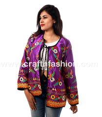 Chaqueta con bordado Kutch