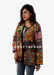 Chaqueta con patchwork y bordado Kutch