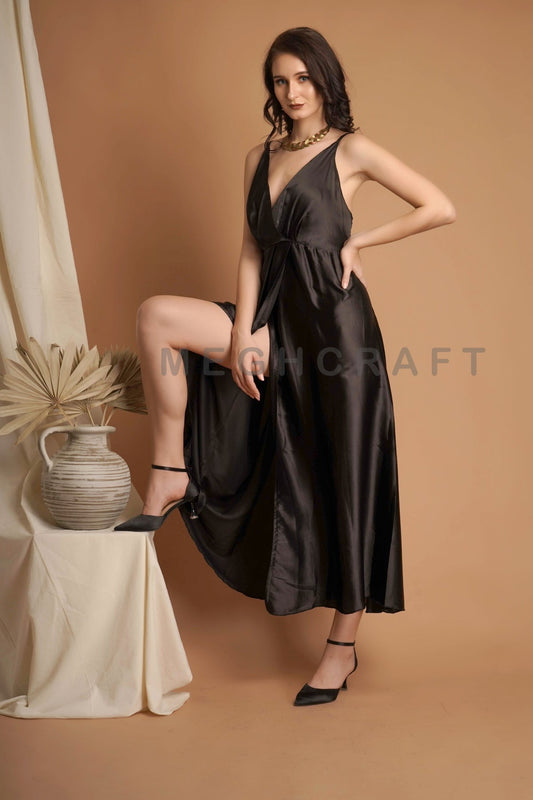 Robe en satin de soie noire