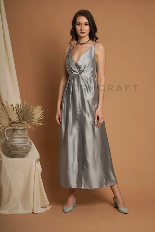 Robe en satin à la mode