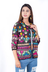 Chaqueta gujarati con bordado floral