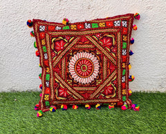 Housses de coussin brodées gujarati