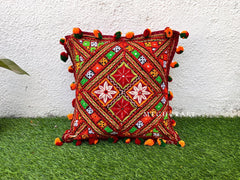 Housses de coussin brodées gujarati