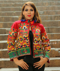 Chaqueta bomber con bordado Kutch