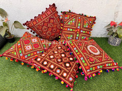 Housses de coussin brodées gujarati