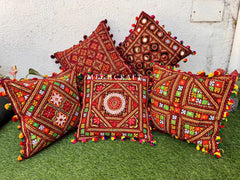 Housses de coussin brodées gujarati