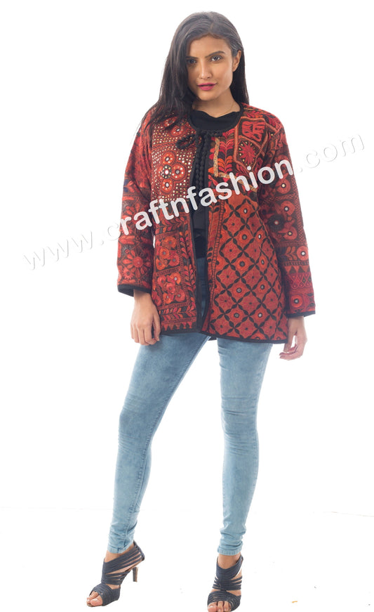 Chaqueta con parches bordados Kutch