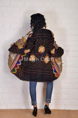 Chaqueta tipo kimono con bordado Kutch