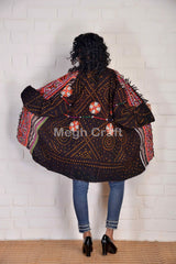 Chaqueta tipo kimono con bordado hippie